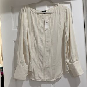 Beautiful blouse well made some details front